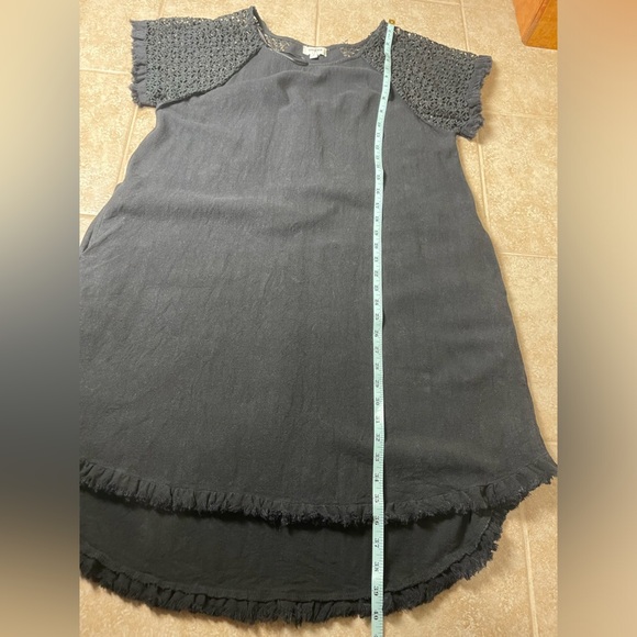 Umgee Black Linen Blend Crochet Sleeve  High Low Frayed Hem Dress, Size Medium - Picture 9 of 14
